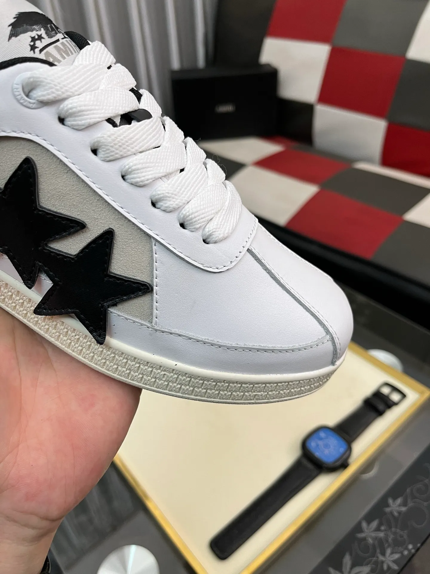 Men's shoes 💰420⌚️⌚️《AMIR*》New men's low-top casual sports sneakers bone shoes, another pair of irresistible bone shoes. Bone shoes are one of AMIRI's most popular items. They use first-layer cowhide uppers. The side bones are made of two cowhide laminations. They have a three-dimensional feel. The leather incisions are all oil-edged. Contrasting color design. Simple style. Fashionable sports. Customized metal LOGO nameplate to embellish shoelaces. Exclusive control of top version. Supports comparison. Breathable mesh lining Original rubber outsole A must-have item for daily leisure Suitable for various occasions Check it out if you pursue high quality Super cool uppers Size: 38-446️⃣ Colors available